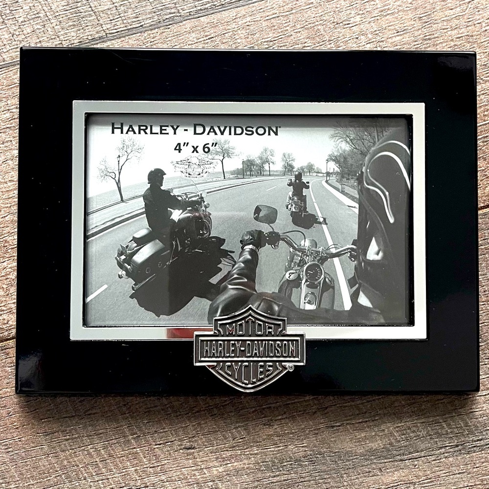Vintage HARLEY DAVIDSON Bar & Shield 2006 Picture Frame Black Gloss 4x6 New